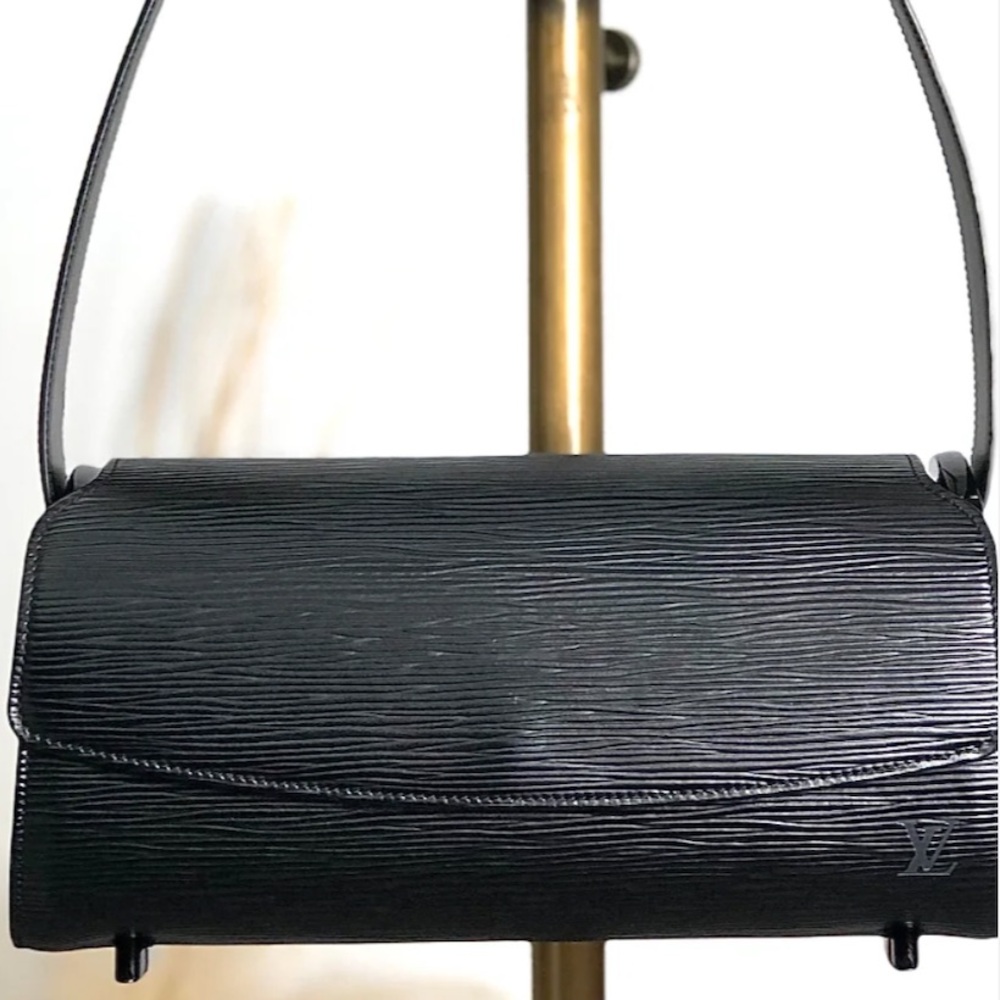 LOUIS VUITTON EPI Black Shoulder Bag - Vintage and Authentic - Picture 2 of 7